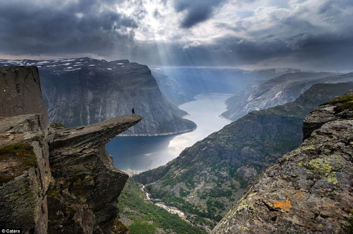 Du lịch Na Uy: Hành trình tới Lưỡi quỷ Na Uy (Trolltunga)